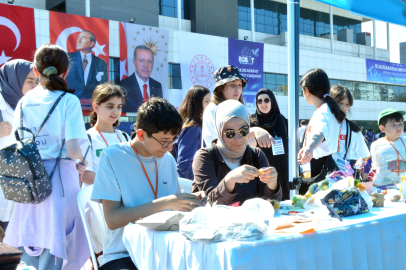 Robot yarışmasında sanat stantları