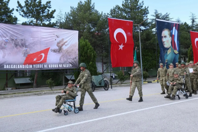 47 engelli 1 günlüğüne asker oldu