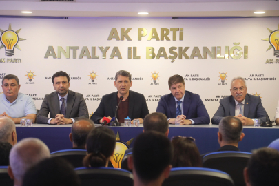 AK Parti Antalya teşkilatında bayramlaşma 