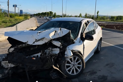 Otobüsle çarpışan otomobilin sürücüsü yaralandı