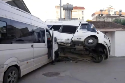 Minibüsler çarpıştı, 5 tarım işçisi yaralandı