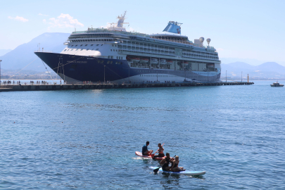 Alanya'ya kruvaziyerle İngiliz turistler geldi
