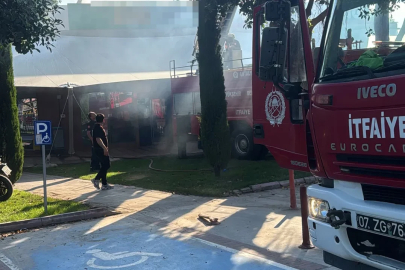 Restoran çatısındaki yangın büyümeden söndürüldü