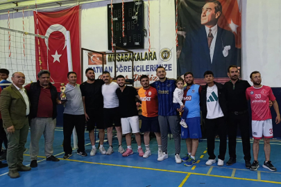 Voleybol turnuvasının şampiyonu Çepni Otağı