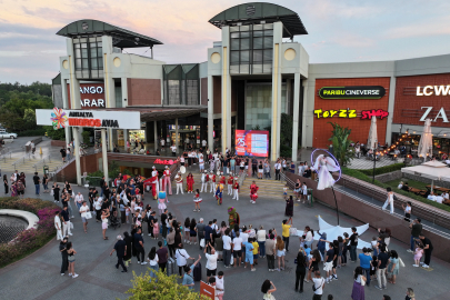 Antalya Migros AVM’de 25’inci yıl coşkusu