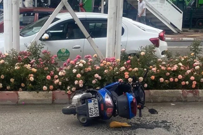 Taksiyle çarpışan motosikletteki 2 kişi yaralandı