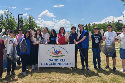 Dünya Çevre Günü'nü temizlik ve müzikle kutladılar