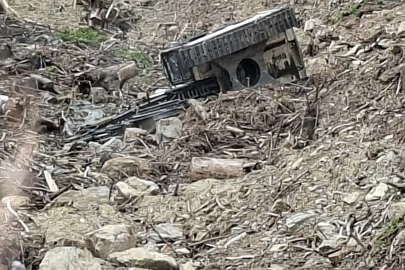 Devrilen iş makinesinin operatörü öldü