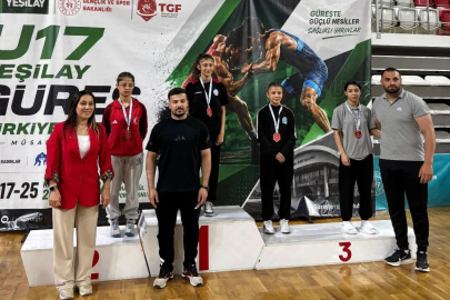 Güreşçilerin madalya gururu